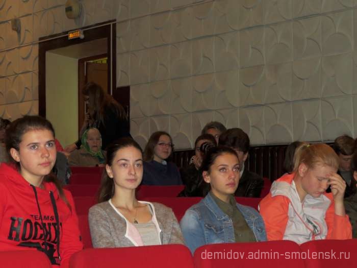 Подслушано в демидове смоленской. Волонтеры медики Смоленск. Скрипника Демидов Смоленск. Жители Демидова Смоленская область. Парикмахер в Демидове Смоленской области.