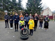 в Велиже сотрудники ОГИБДД и отряд ЮИД присоединились к памятным мероприятиям, посвященным Всемирному дню памяти жертв ДТП - фото - 2