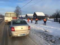 борьба со снегом! Что сделано для уборки снега с дорог Велижского и Демидовского районов - фото - 1