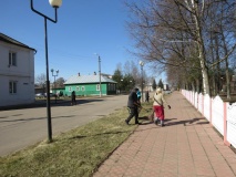 с приходом весенне-летнего периода в городе Демидов возобновилось проведение субботников - фото - 18