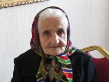 12 апреля поздравления с 90-летним юбилеем принимала жительница города Демидова, труженик тыла Е.К. Ковалева - фото - 2