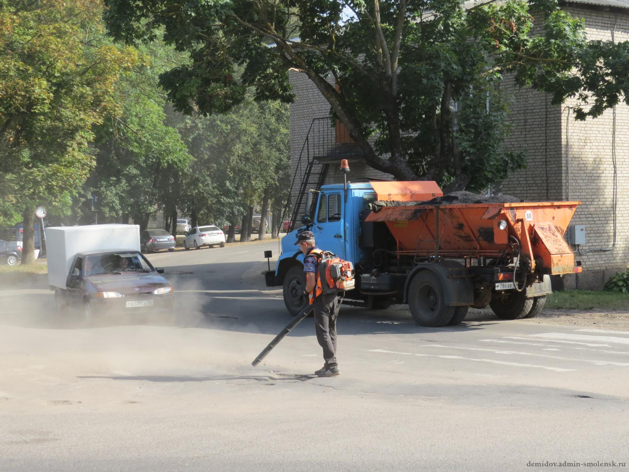 В городе Демидов проходит ямочный ремонт улиц города | 02.09.2022 | Демидов  - БезФормата