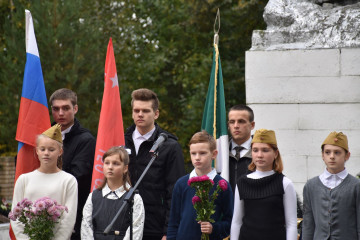 в Демидове прошли мероприятия, посвящённые 79-ой годовщине со Дня освобождения Демидовского района и города Демидова от немецко-фашистских захватчиков - фото - 7