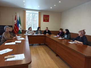 заседание Комиссии по делам несовершеннолетних и защите их прав в муниципальном образовании «Демидовский муниципальный округ» Смоленской области - фото - 2