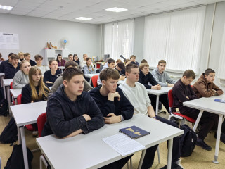 тематический час «Гагарин. Человек и легенда» - фото - 3