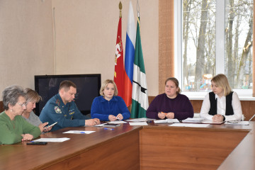 заседание Комиссии по делам несовершеннолетних и защите их прав в муниципальном образовании «Демидовский муниципальный округ» Смоленской области - фото - 1